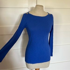 j crew | blue painter tee long sleeve with gold button detail on shoulders
